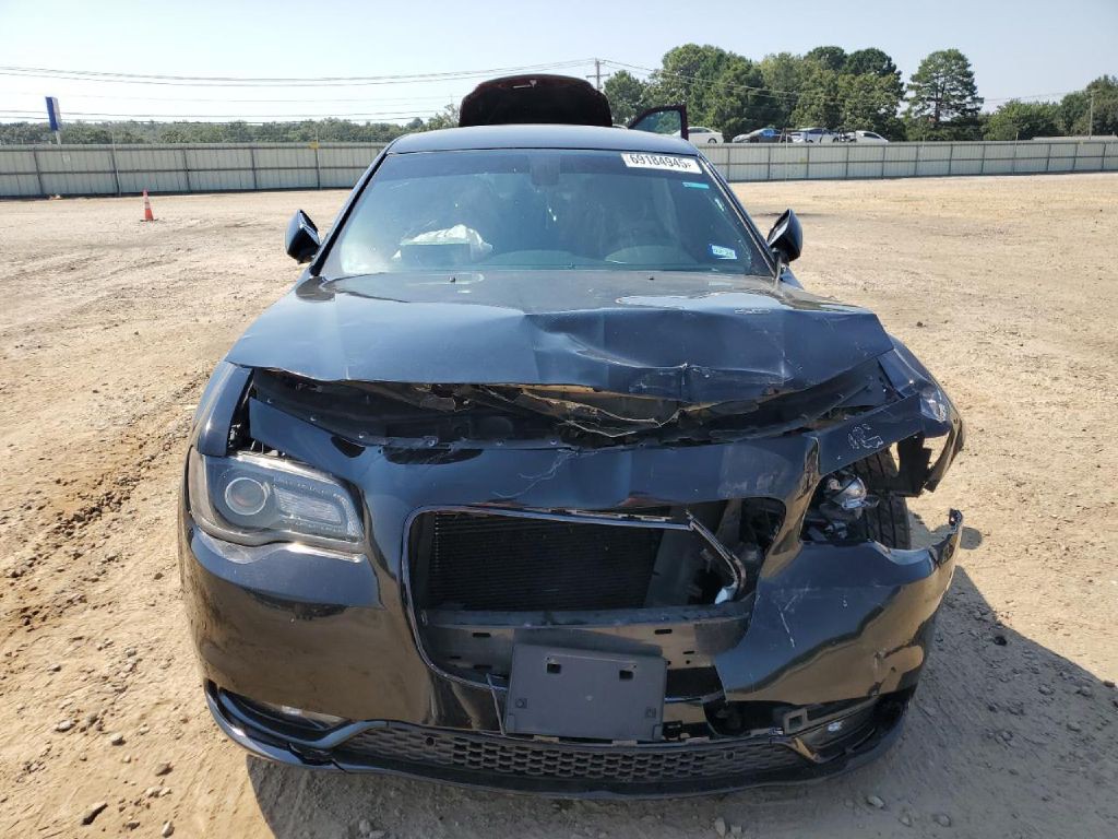 2021 Chrysler 300 Image 11