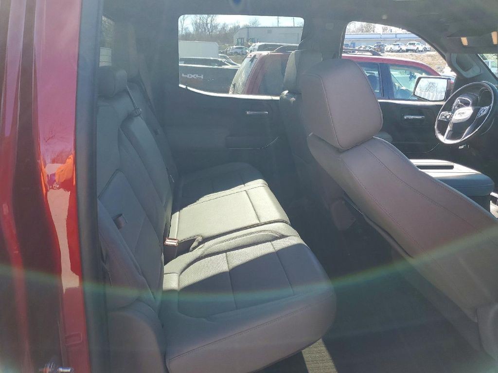 2021 GMC Sierra Image 2