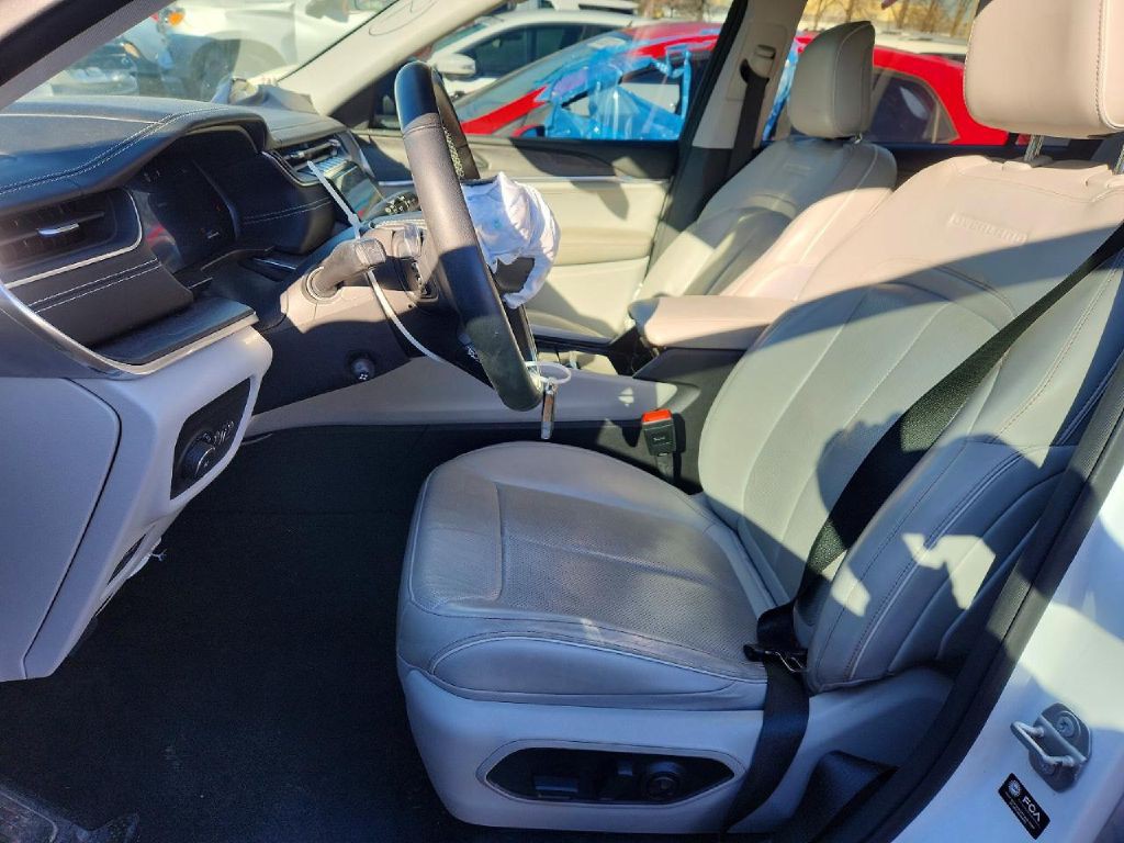 2021 Jeep Grand Cherokee Image 2