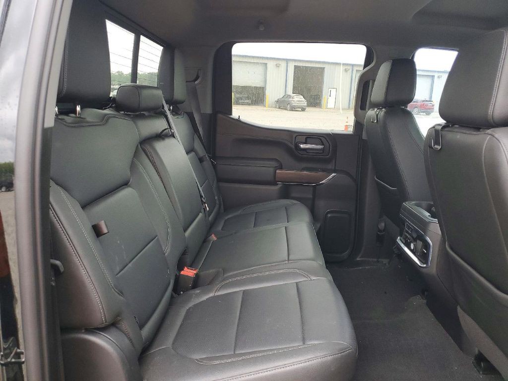 2021 GMC Sierra Image 2