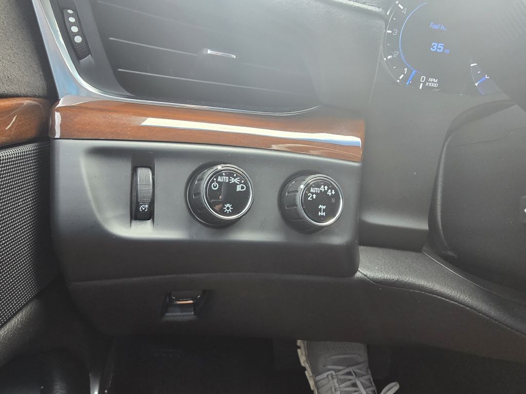 2018 Cadillac Escalade Image 16