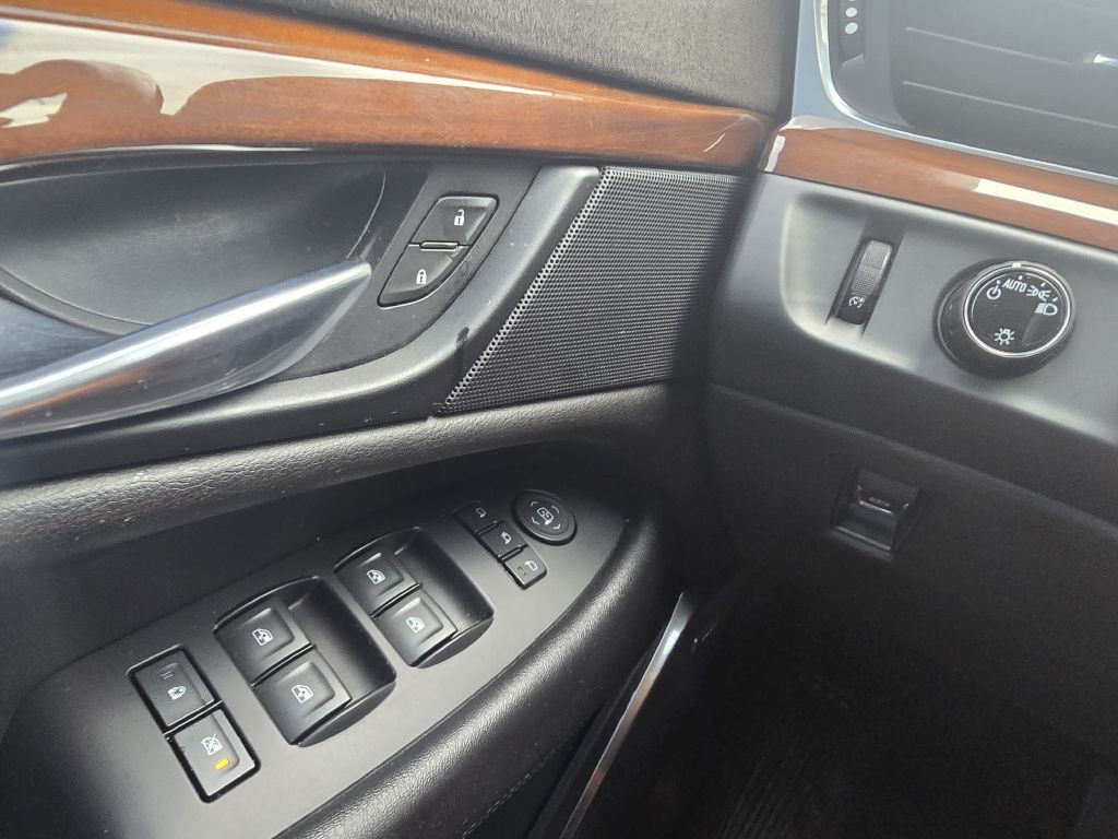 2018 Cadillac Escalade Image 17