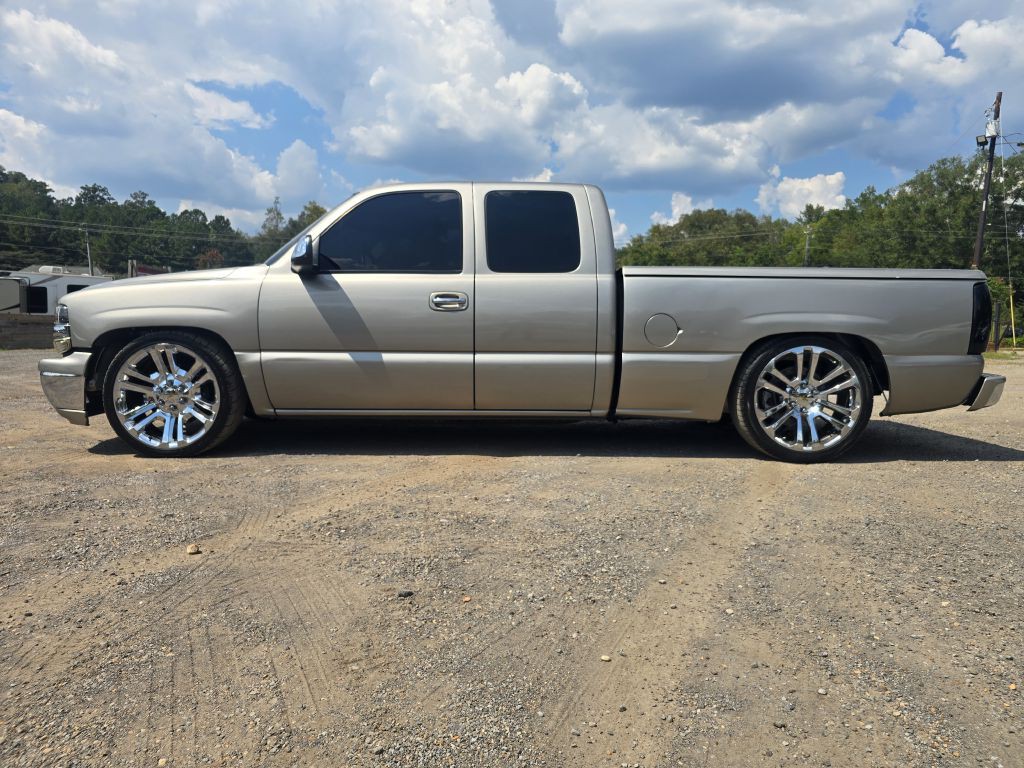2000 Chevrolet Silverado 1500 Image 2