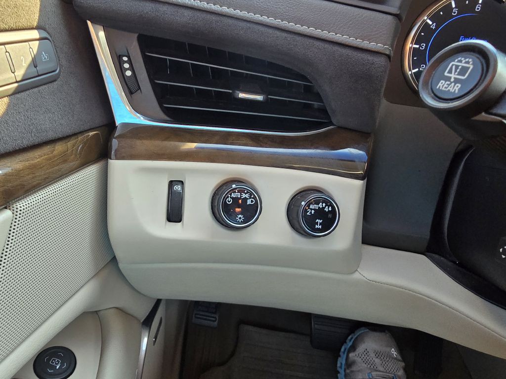 2018 Cadillac Escalade Image 17