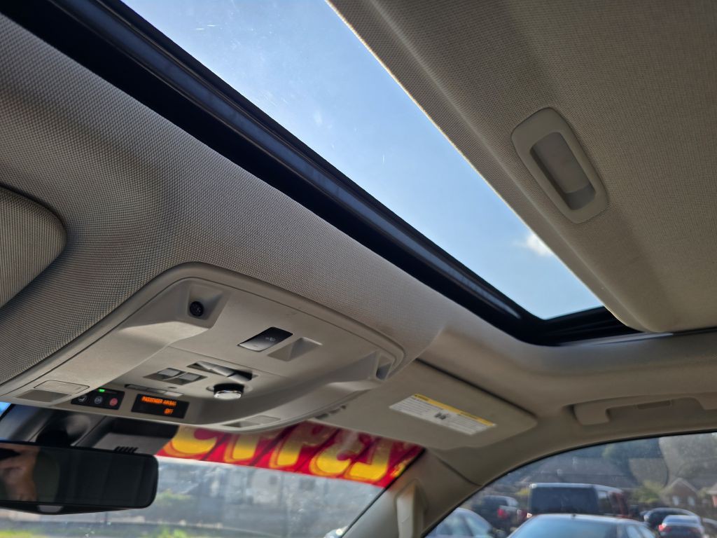 2018 Cadillac Escalade Image 18