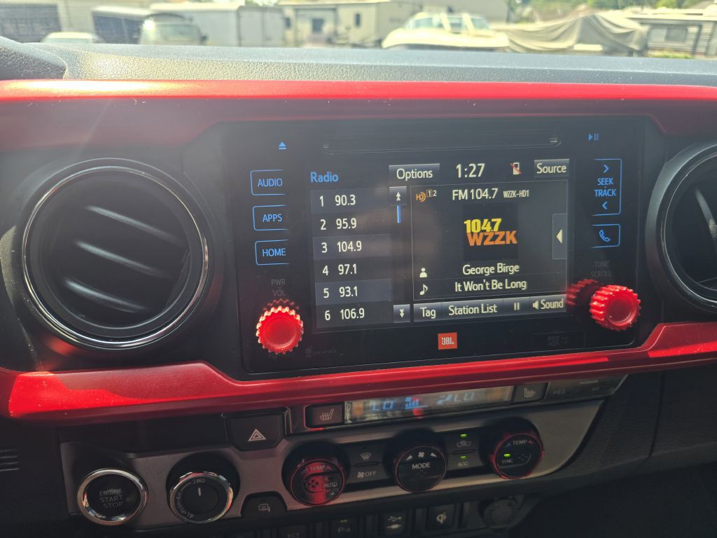 2016 Toyota Tacoma Image 9