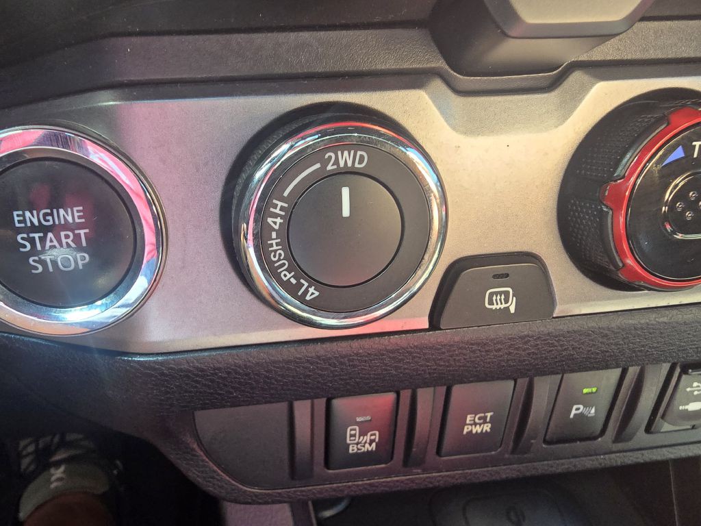 2016 Toyota Tacoma Image 10