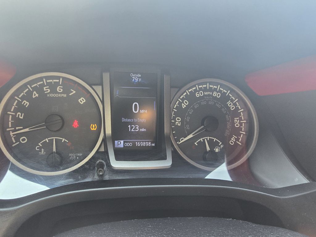 2016 Toyota Tacoma Image 15