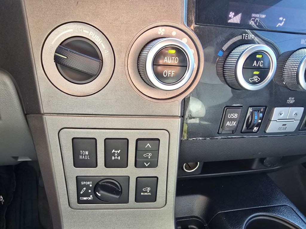 2010 Toyota Sequoia Image 14