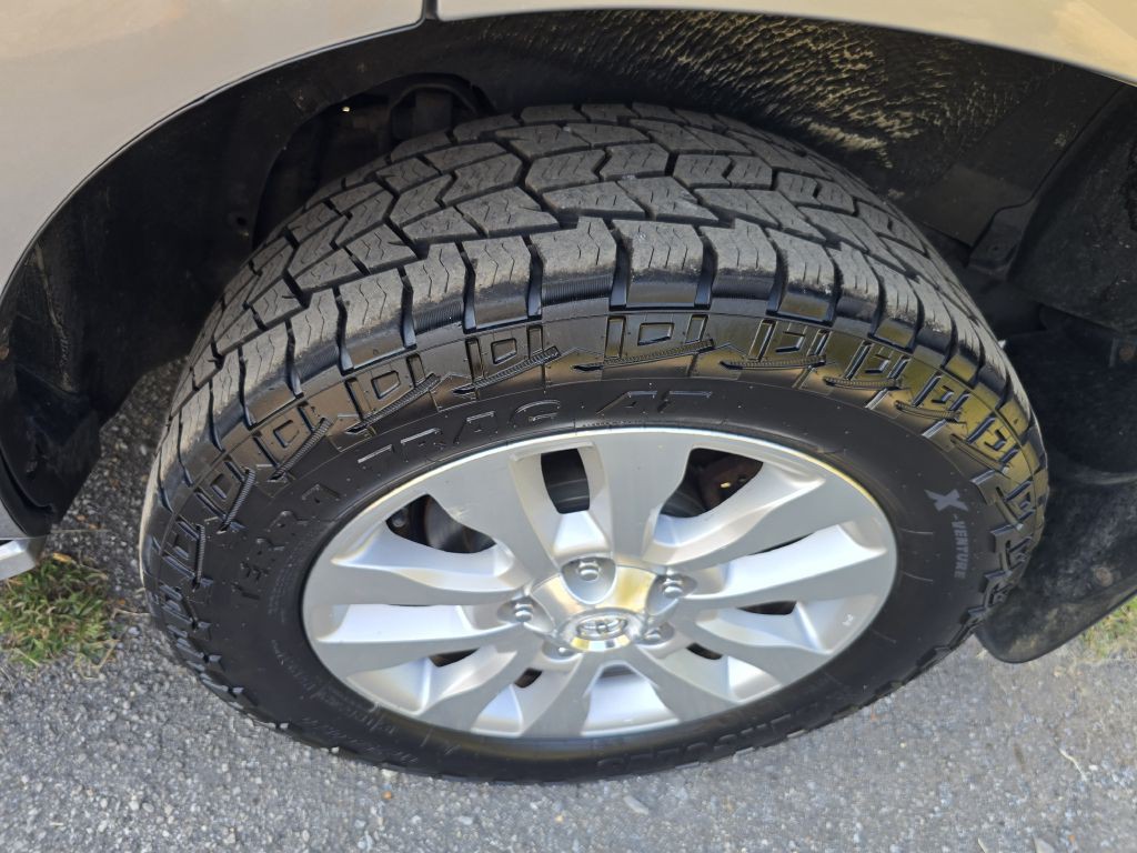 2010 Toyota Sequoia Image 21