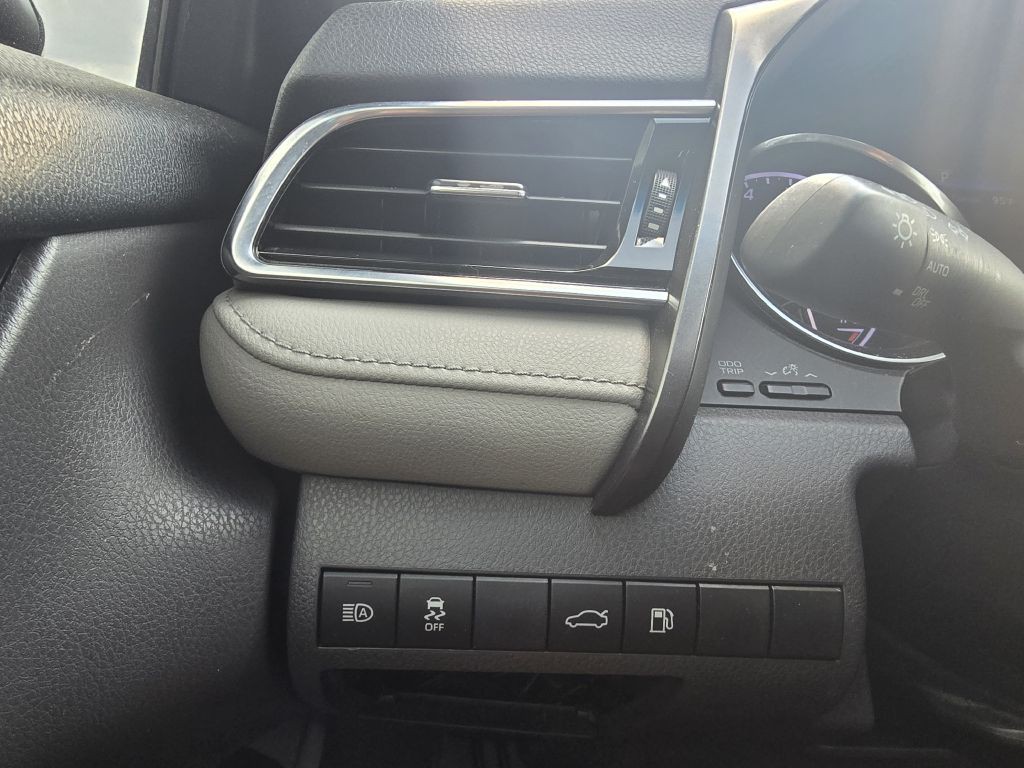 2018 Toyota Camry Image 16