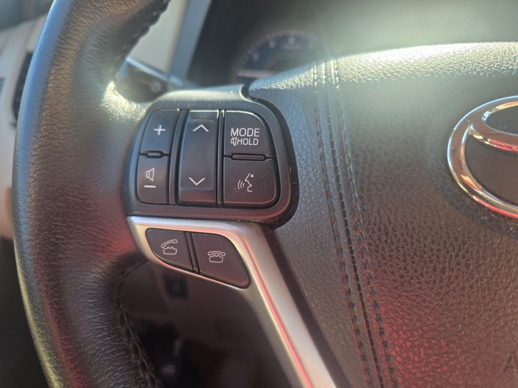 2015 Toyota Sienna Image 16