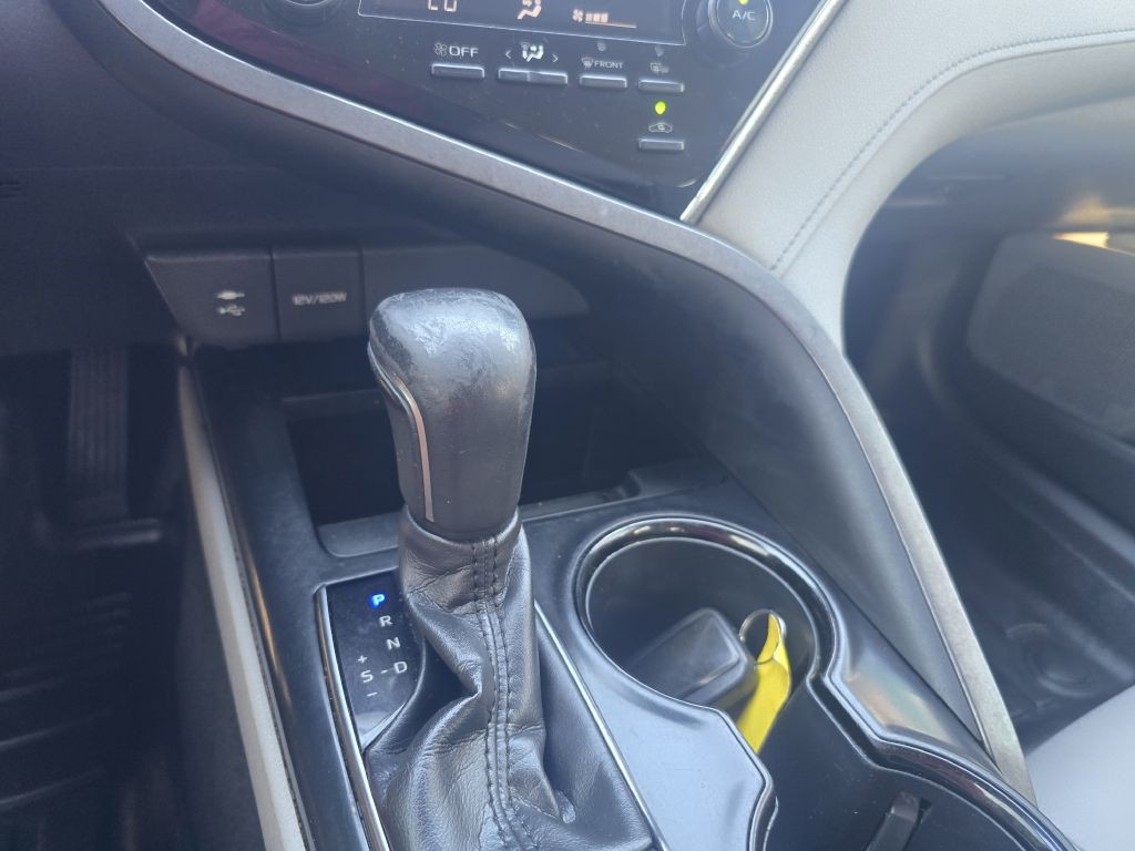 2018 Toyota Camry Image 16