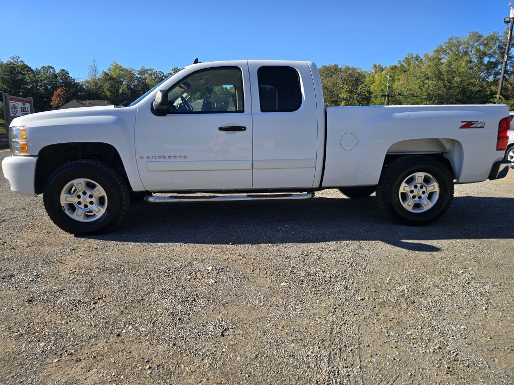2007 Chevrolet Silverado 1500 Image 2