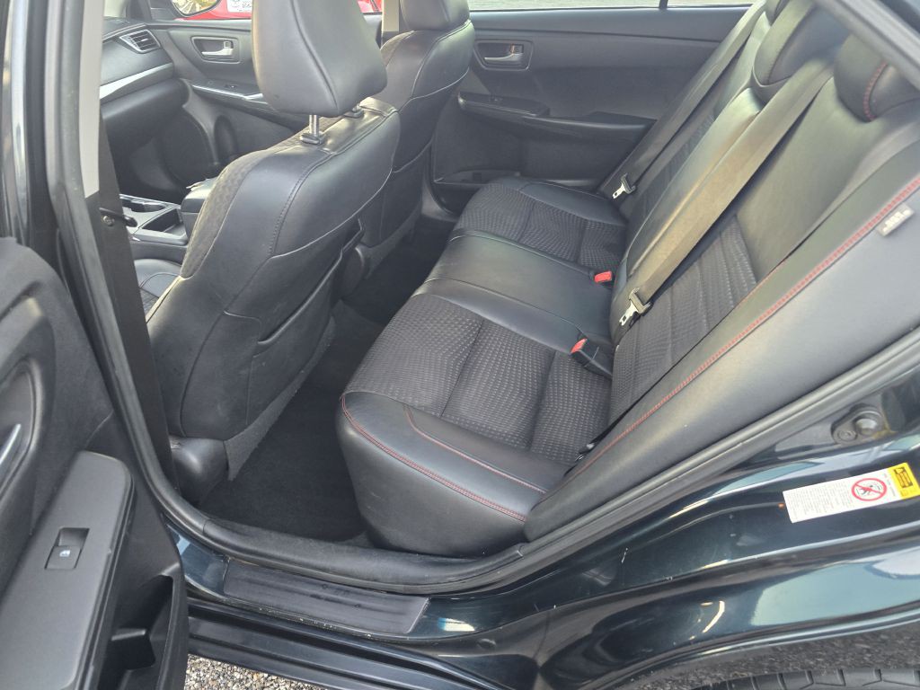 2015 Toyota Camry Image 8