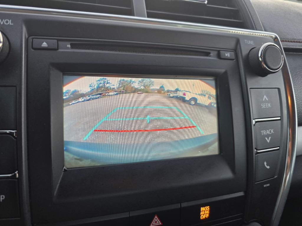 2015 Toyota Camry Image 11