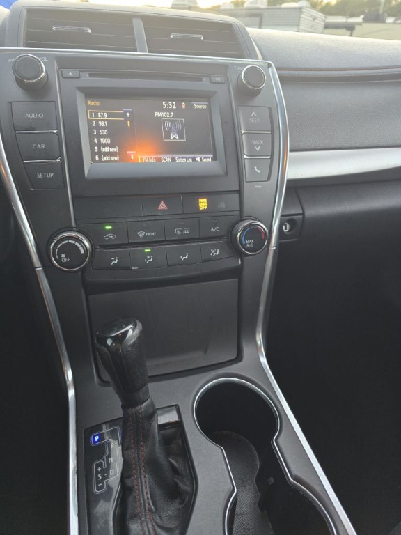 2015 Toyota Camry Image 12