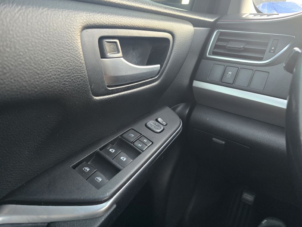 2015 Toyota Camry Image 15