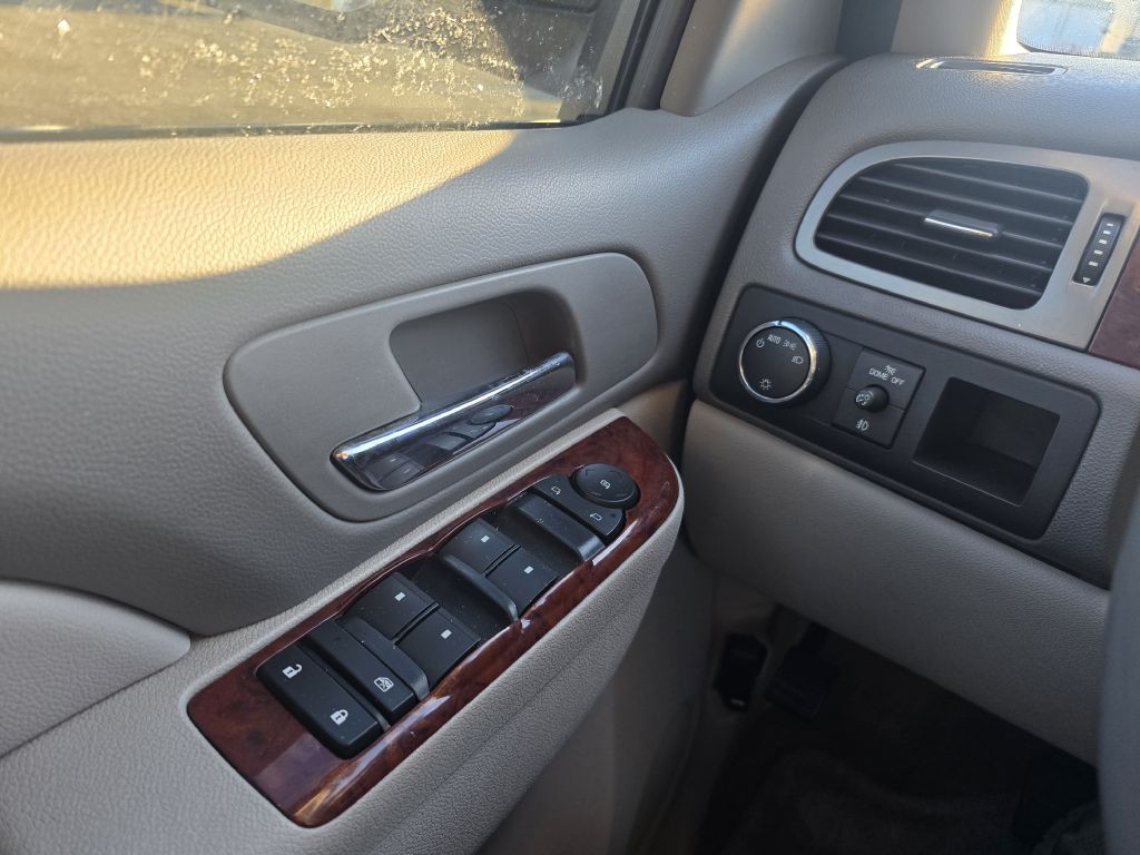 2011 Chevrolet Tahoe Image 14