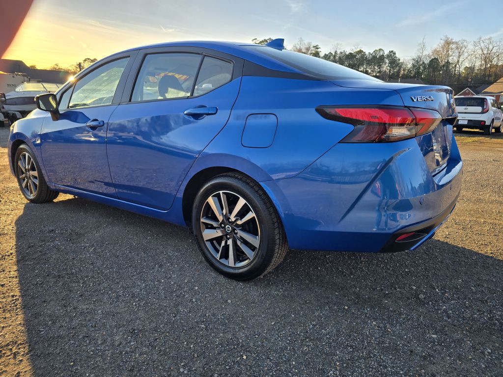 2021 Nissan Versa Image 3