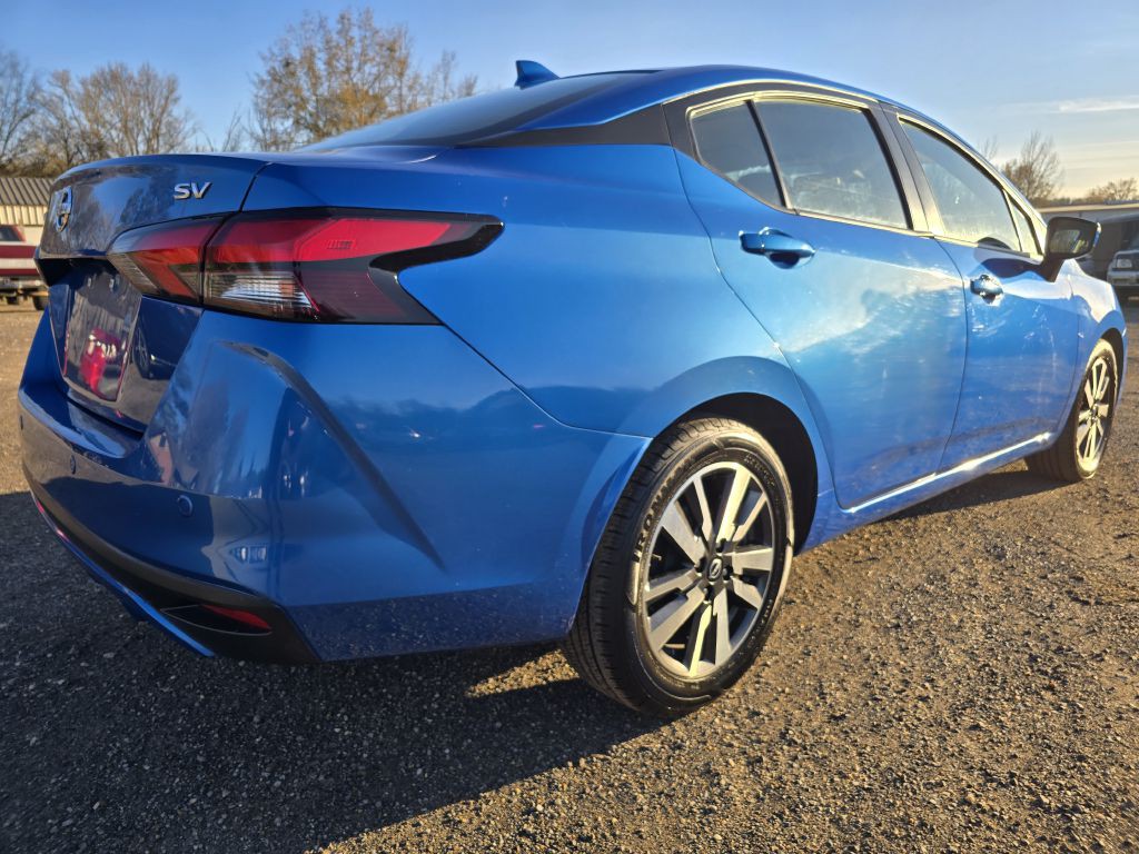 2021 Nissan Versa Image 4