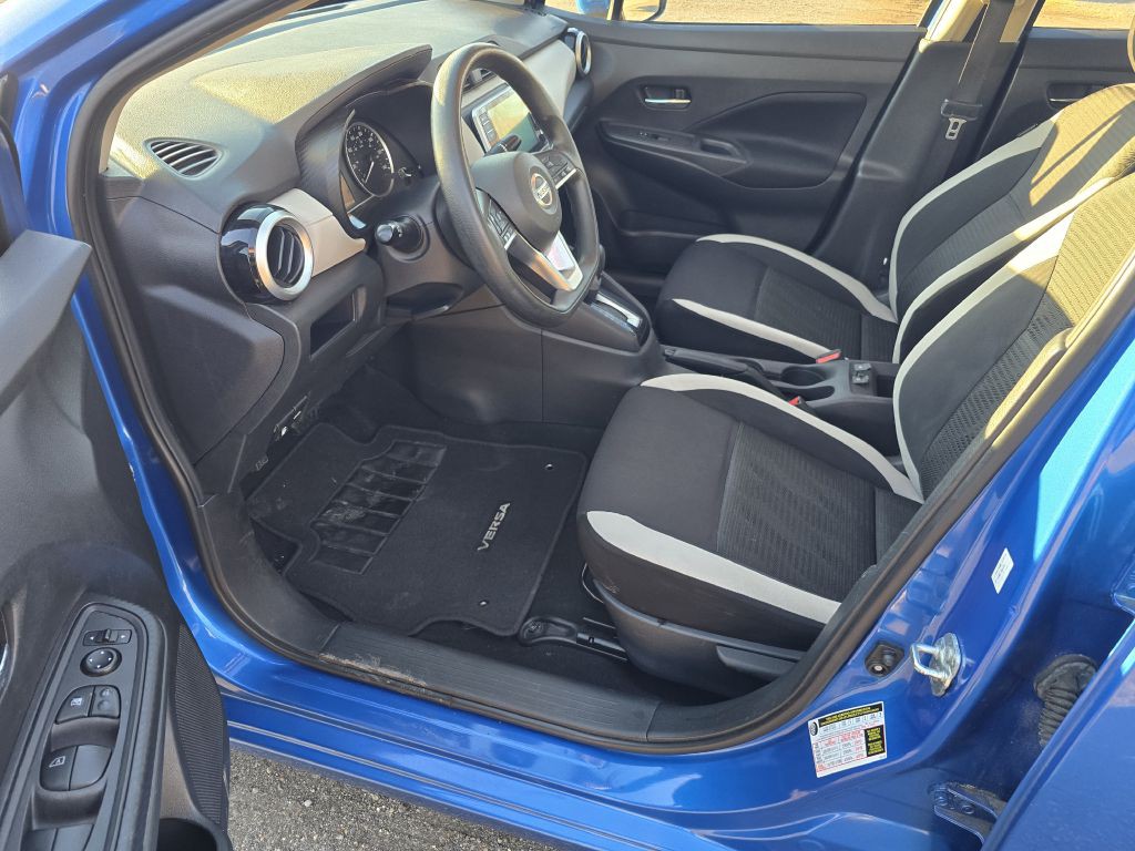 2021 Nissan Versa Image 7