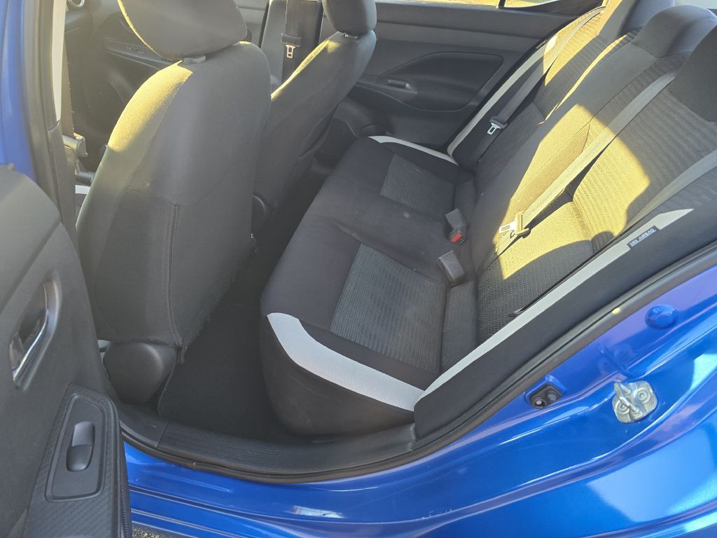 2021 Nissan Versa Image 8