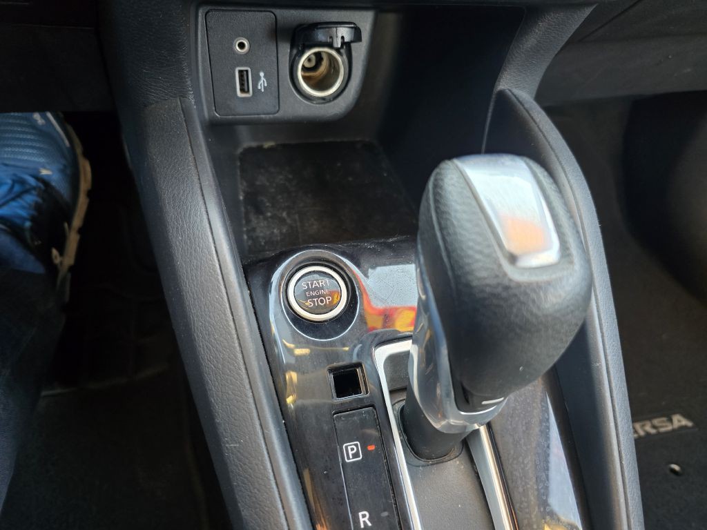 2021 Nissan Versa Image 14