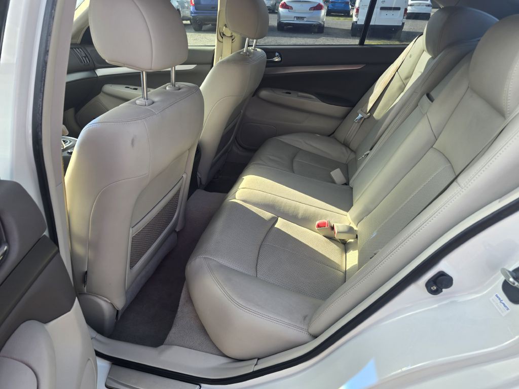2013 INFINITI G37 Image 8
