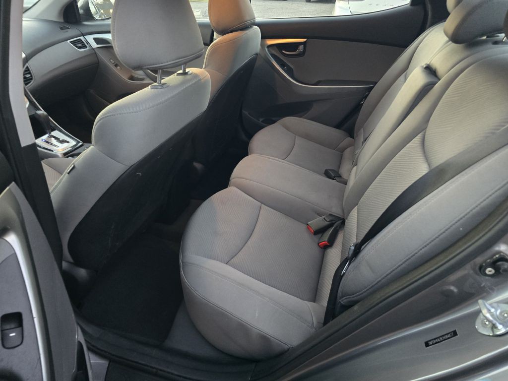 2012 Hyundai Elantra Image 8