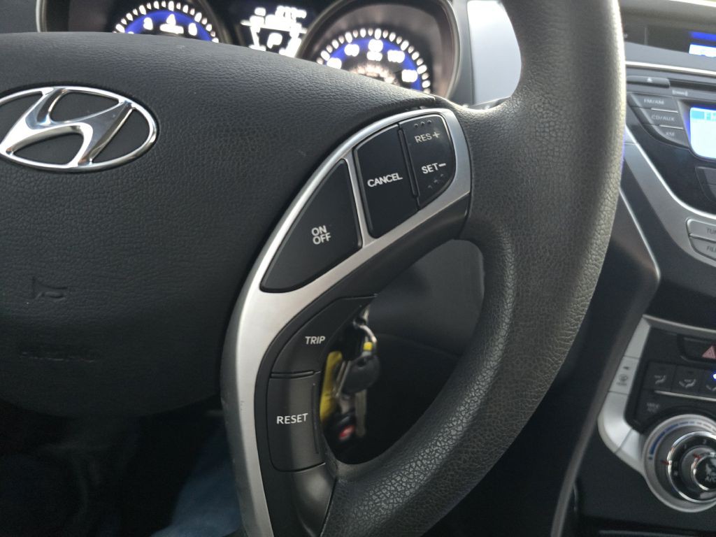 2012 Hyundai Elantra Image 12