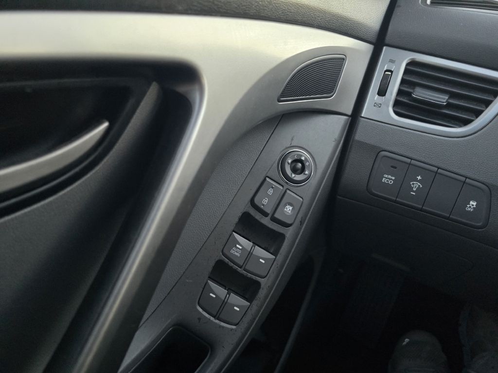 2012 Hyundai Elantra Image 13