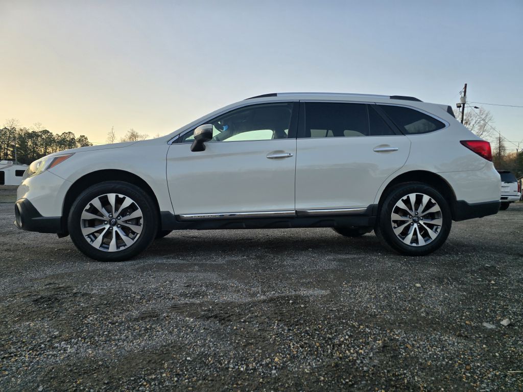 2017 Subaru Outback Image 2