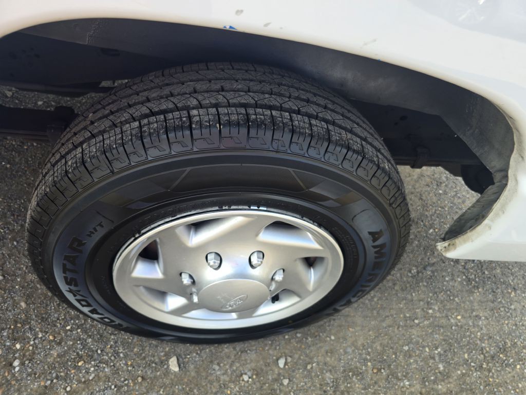 2014 Ford Econoline Image 9