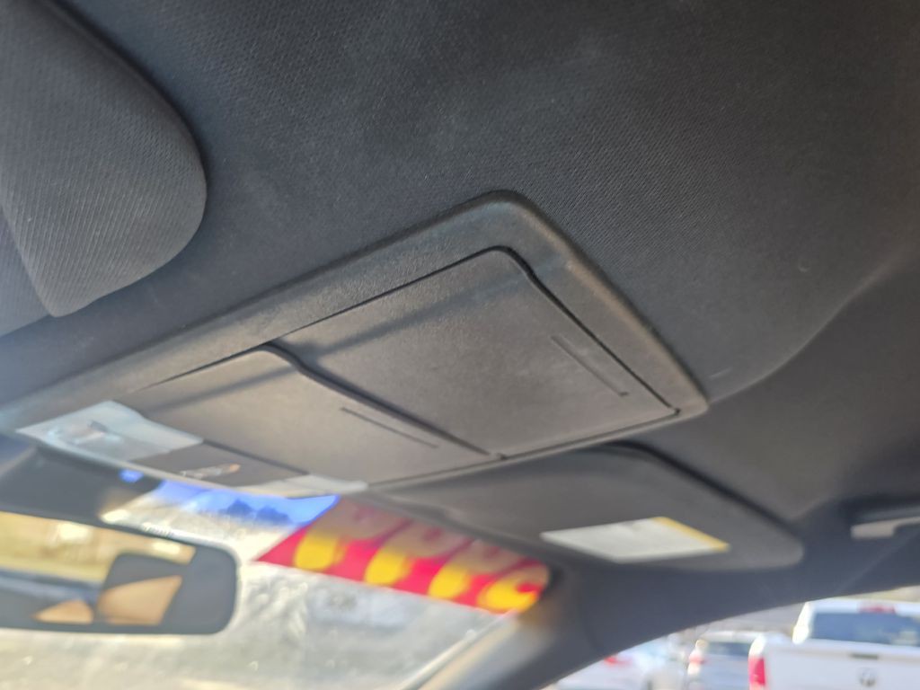 2013 Lincoln MKS Image 18