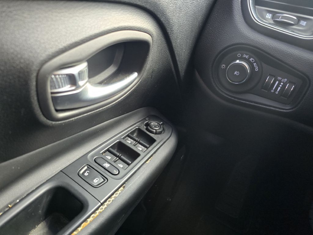 2016 Jeep Renegade Image 17