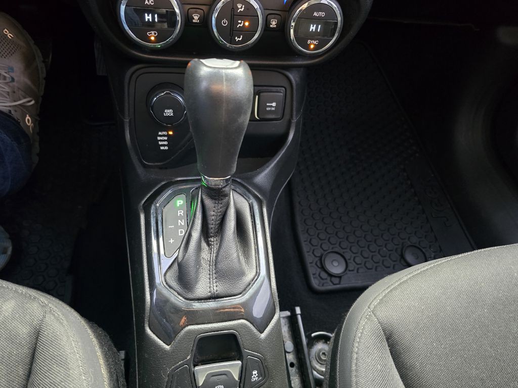 2016 Jeep Renegade Image 18