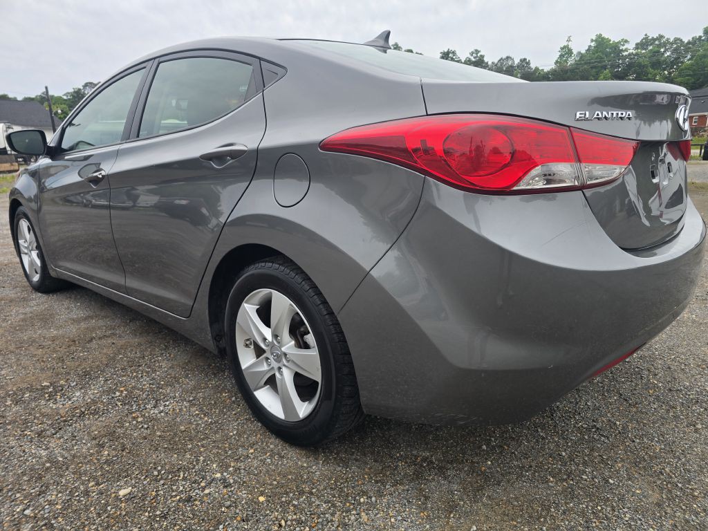 2013 Hyundai Elantra Image 3