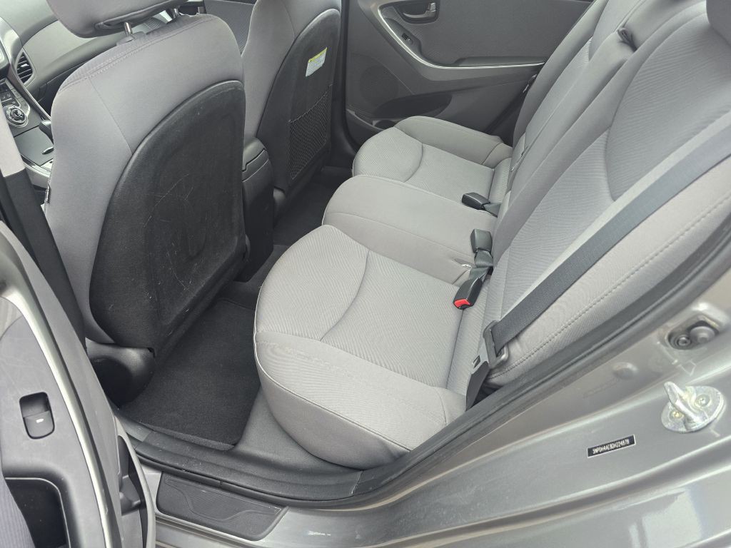 2013 Hyundai Elantra Image 8