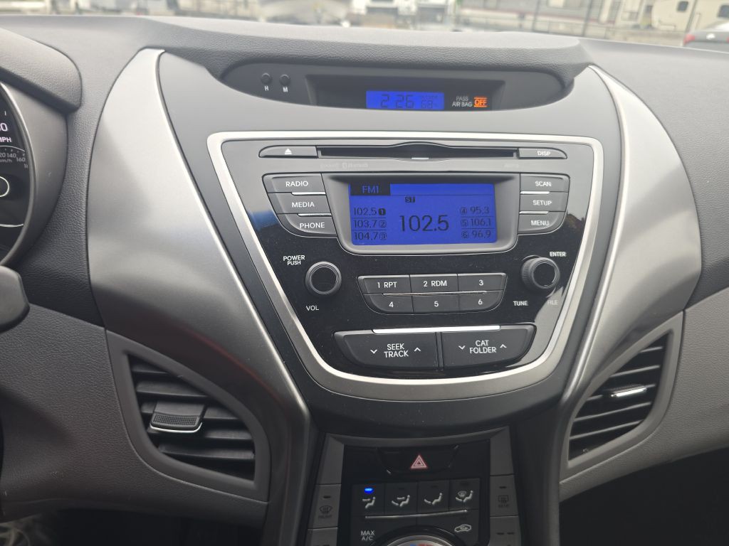2013 Hyundai Elantra Image 10
