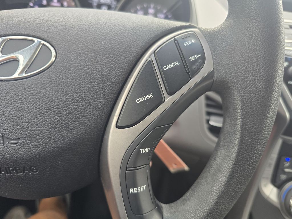 2013 Hyundai Elantra Image 11