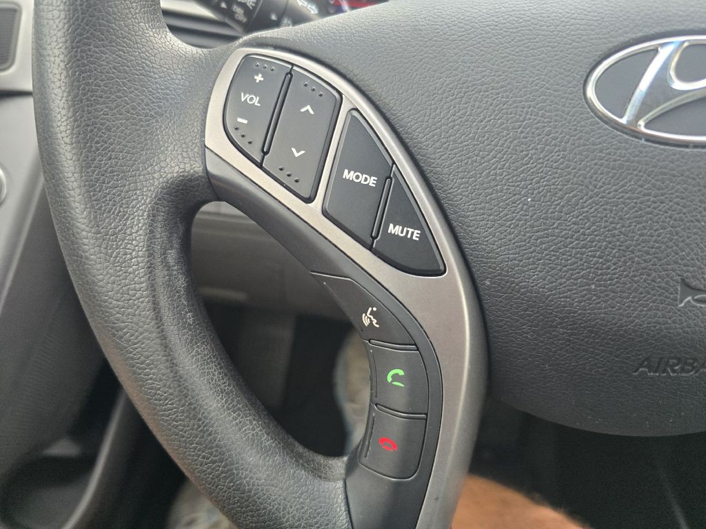 2013 Hyundai Elantra Image 12
