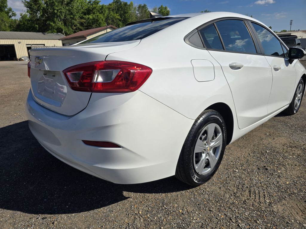 2017 Chevrolet Cruze Image 4