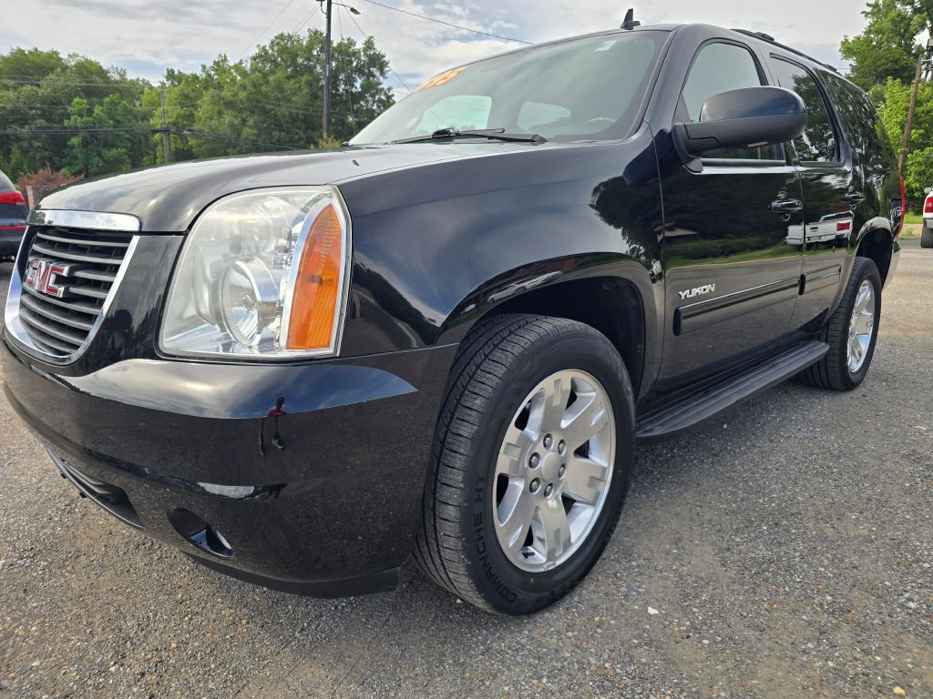 2011 GMC Yukon Image 1