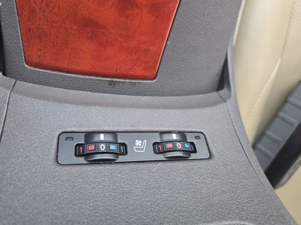 2010 Lexus ES Image 11