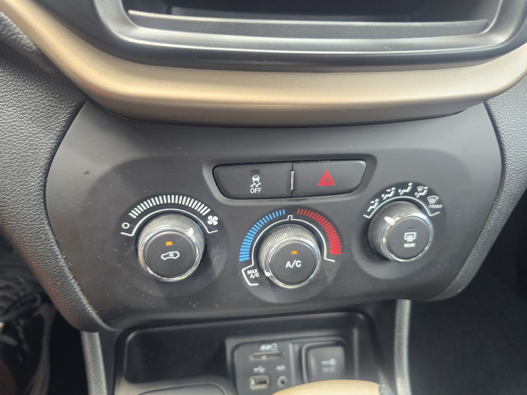 2016 Jeep Cherokee Image 12