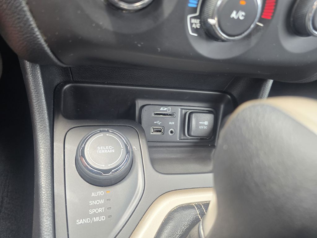2016 Jeep Cherokee Image 13