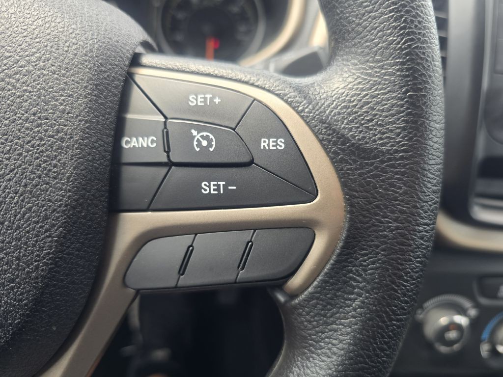 2016 Jeep Cherokee Image 14