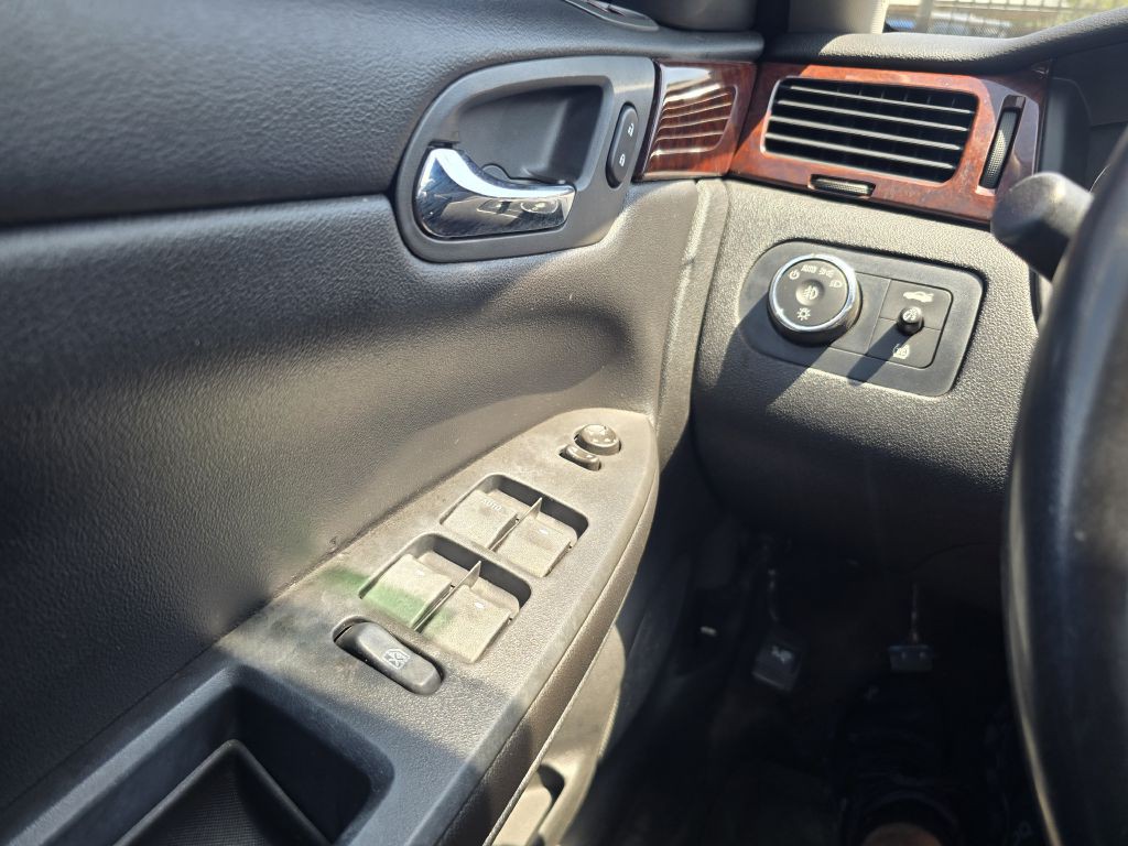 2011 Chevrolet Impala Image 13
