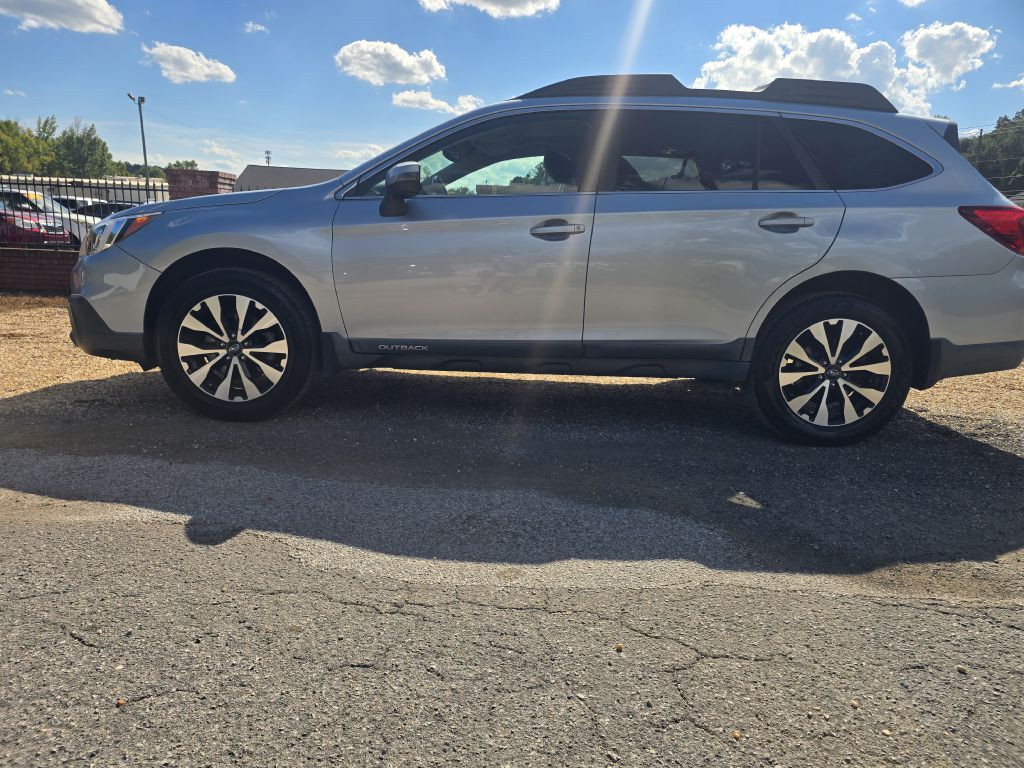 2015 Subaru Outback Image 2
